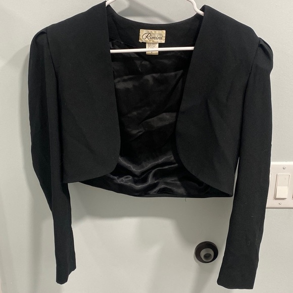 Jackets & Blazers - Crop padded shoulders black blazer